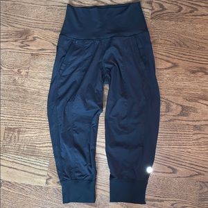 Lululemon dance studio crops